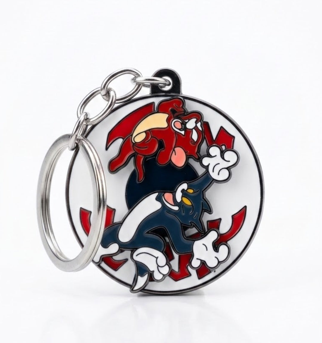 Tom and Jerry Metal Enamel Keychain – Cute Retro Cartoon Cat and Mouse Key Ring, Classic Chase Scene Backpack Charm & Fan Gift